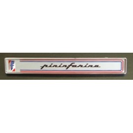Emblem "Pinifarina" on the rear fender - 124 Spider DS (Cha